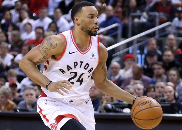 场上场下皆 场上场下皆